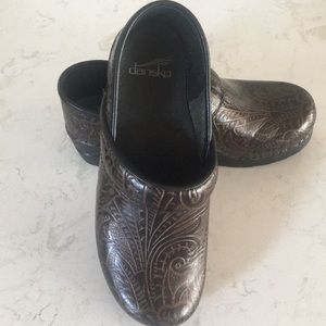 Dansko Brown Textured Leather Shoes size38